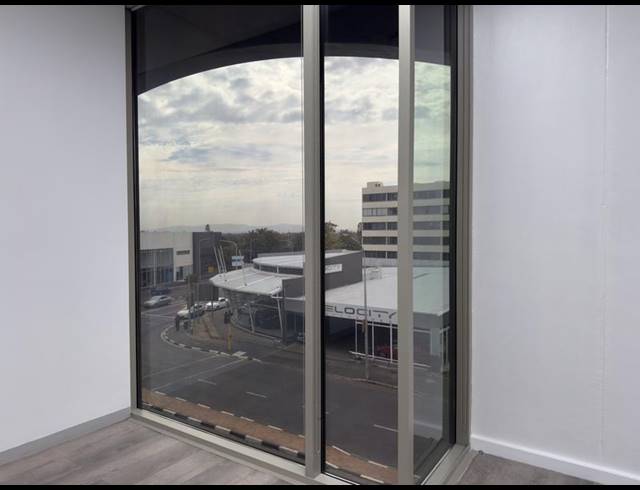 BUSINESS PROPERTY TO RENT IN CLAREMONT